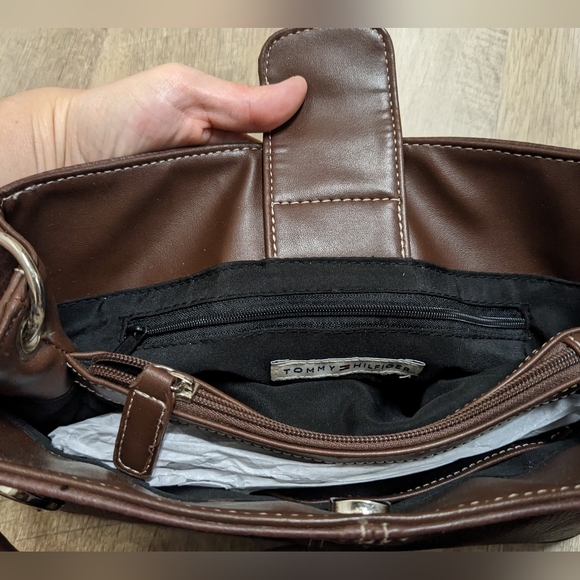 Tommy Hilfiger Small Brown Leather Bag - Picture 2 of 13